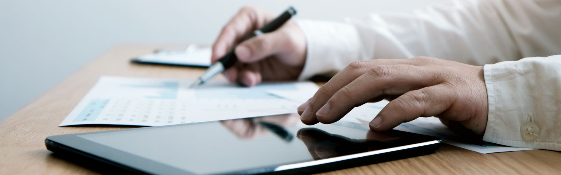 Descubre cuál es el sueldo de un Compliance Officer, qué funciones realiza y cuánto puede ganar según su experiencia y sector.